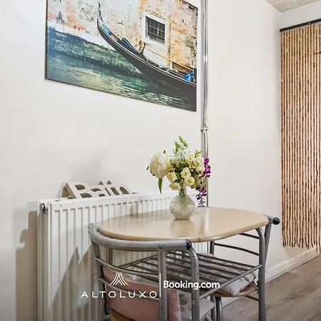 Calm & Comfortable One Bedroom With Shared Garden In Bishopsworth By Altoluxo *