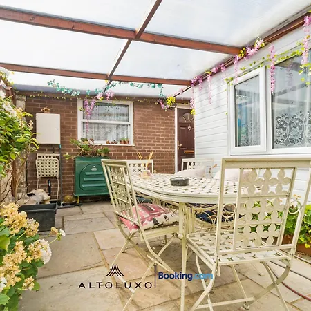 Calm & Comfortable One Bedroom With Shared Garden In Bishopsworth By Altoluxo Apartment