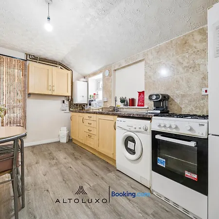 Calm & Comfortable One Bedroom With Shared Garden In Bishopsworth By Altoluxo