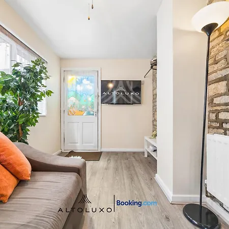 Calm & Comfortable One Bedroom With Shared Garden In Bishopsworth By Altoluxo Apartment
