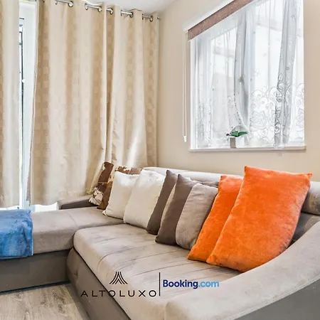 Calm & Comfortable One Bedroom With Shared Garden In Bishopsworth By Altoluxo