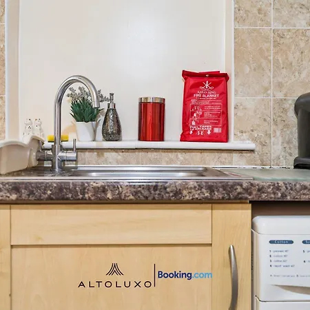 Calm & Comfortable One Bedroom With Shared Garden In Bishopsworth By Altoluxo Apartment