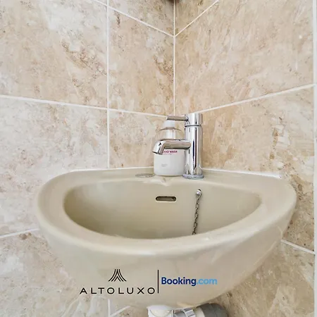 Calm & Comfortable One Bedroom With Shared Garden In Bishopsworth By Altoluxo Apartment