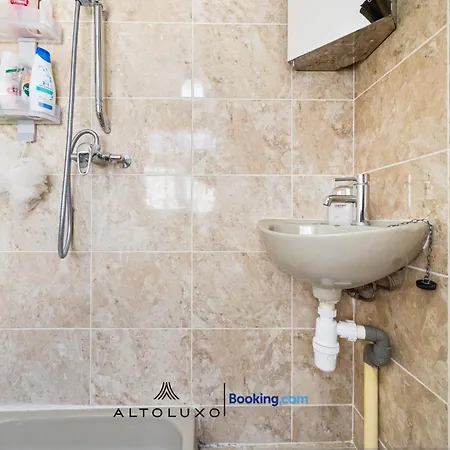 Calm & Comfortable One Bedroom With Shared Garden In Bishopsworth By Altoluxo Apartment