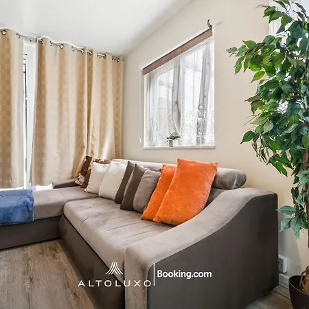 Calm & Comfortable One Bedroom With Shared Garden In Bishopsworth By Altoluxo Bristol