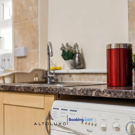 Calm & Comfortable One Bedroom With Shared Garden In Bishopsworth By Altoluxo * Bristol